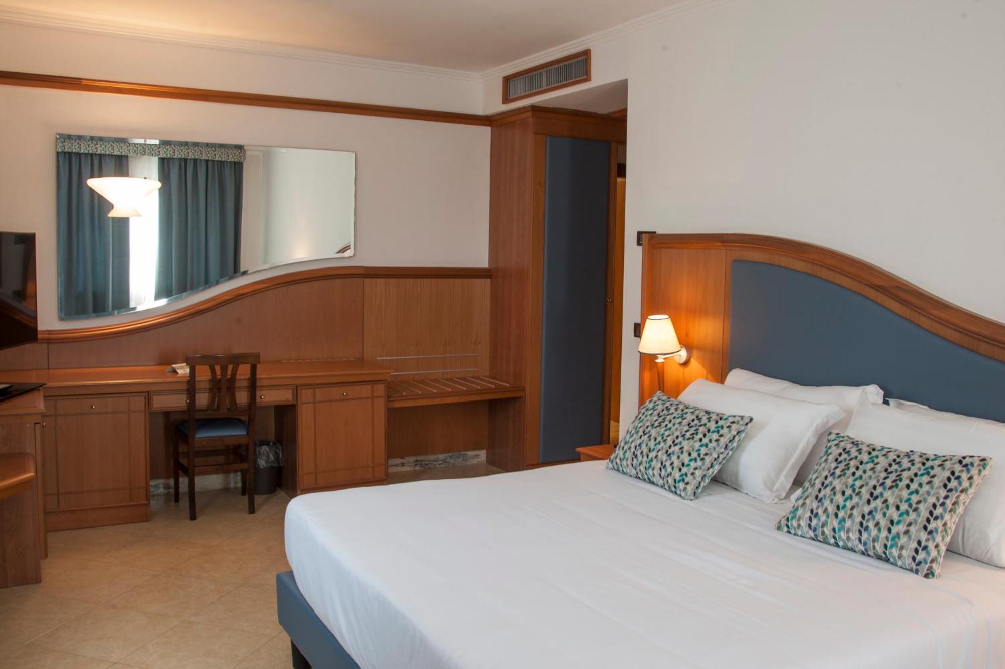 Hotel Centrale Sabaudia Ngoại thất bức ảnh