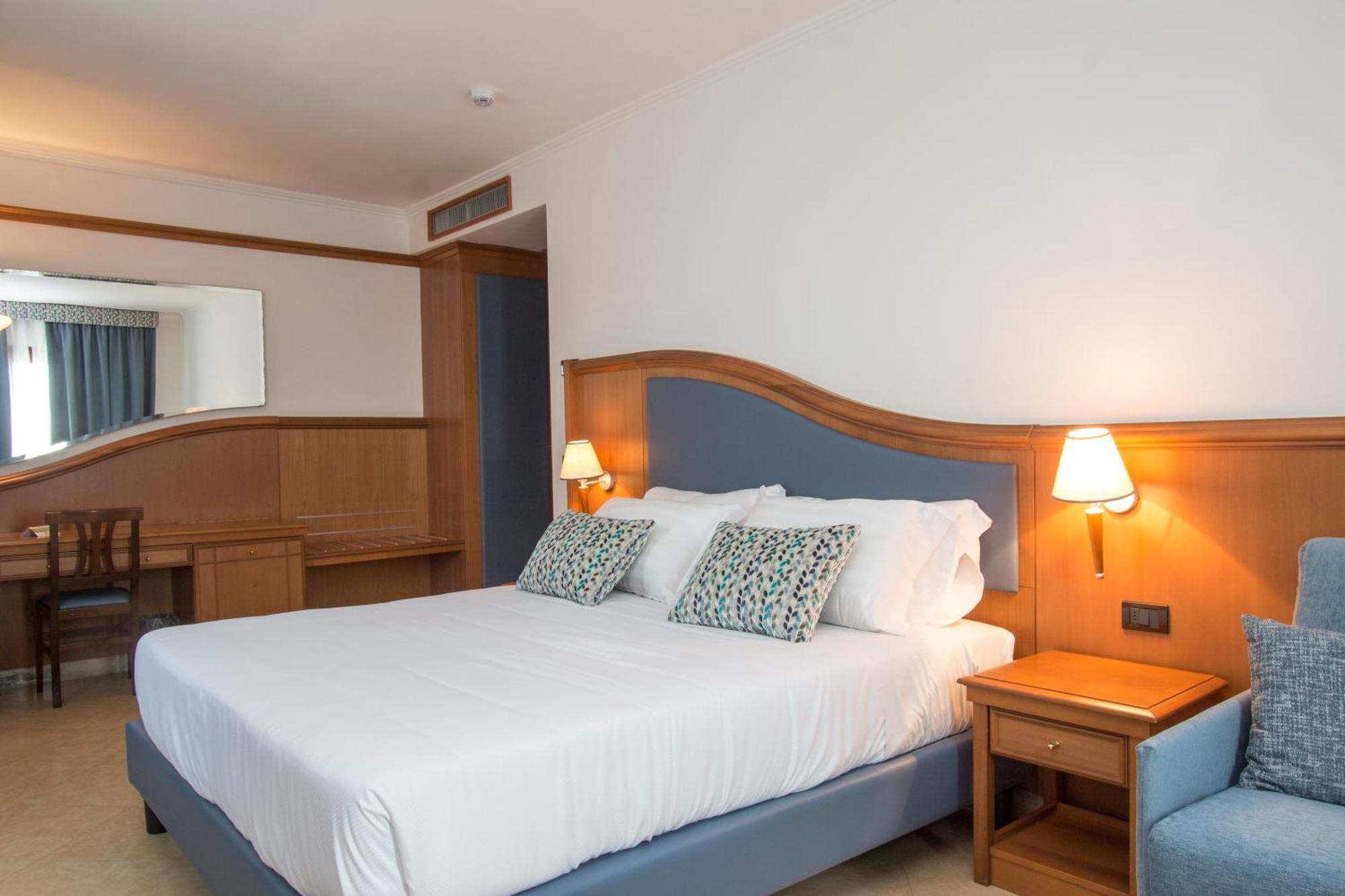 Hotel Centrale Sabaudia Ngoại thất bức ảnh
